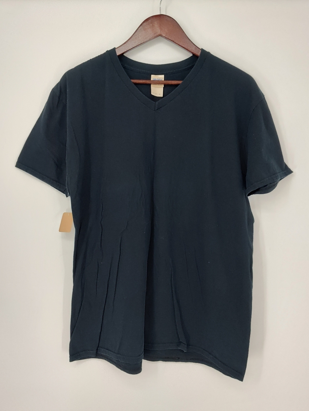 Gildan Men's V-Neck Short Sleeve T-Shirt in Black Size X Large